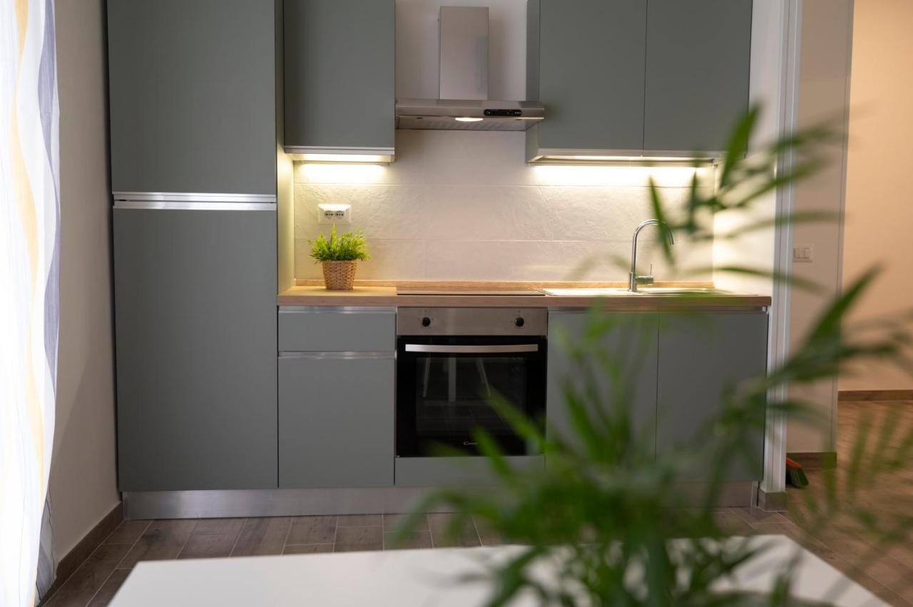Antica Dogana Apartments Maestrale แตร์ราชินา ภายนอก รูปภาพ